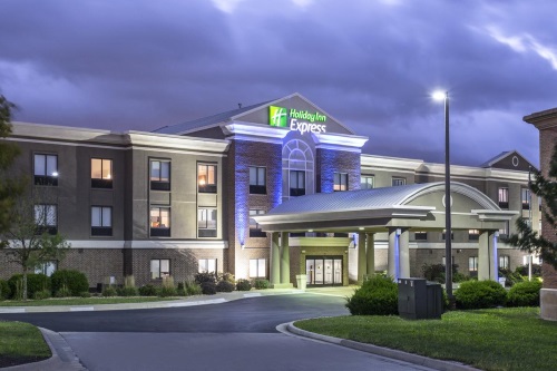 Holiday Inn Express Kansas City Village West